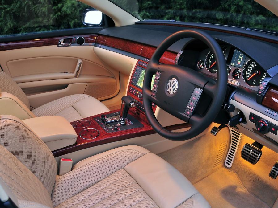  Volkswagen Phaeton W12 2007 года  (UK) (фото 7 из 16)